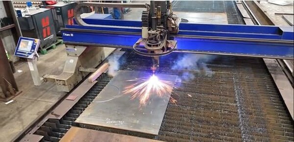Machine at work 600